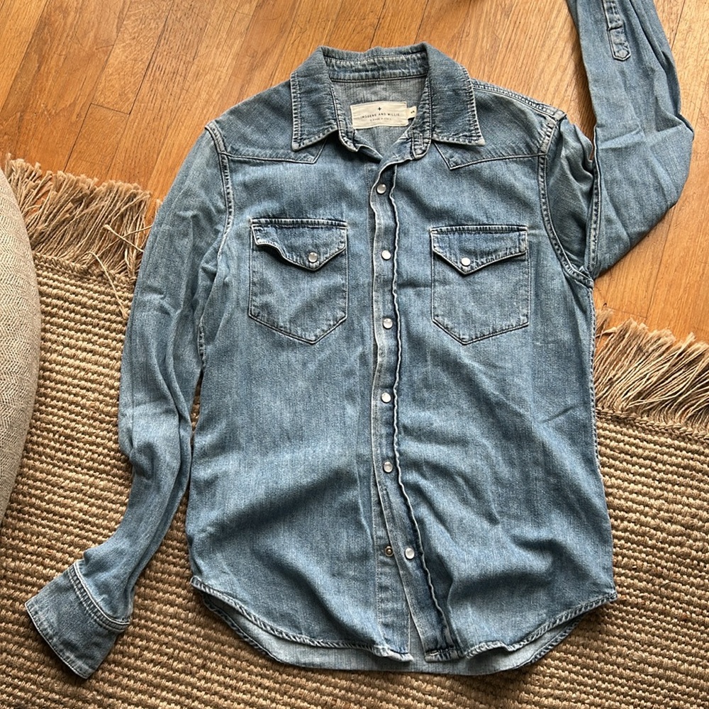 I+W Pearl Snap Denim Top - Picture 2 of 11
